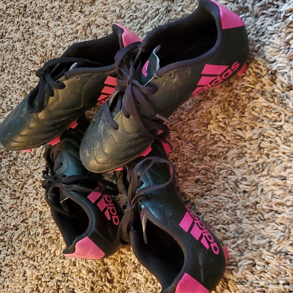 Girls Adidas 13K soccer shoes